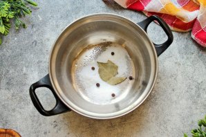 Холодный борщ с курицей и маринованной свеклой Холодный борщ с курицей и маринованной свеклой