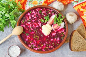 Холодный борщ с курицей и маринованной свеклой Холодный борщ с курицей и маринованной свеклой