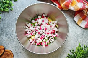 Холодный борщ с курицей и маринованной свеклой Холодный борщ с курицей и маринованной свеклой