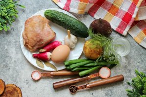 Холодный борщ с курицей и маринованной свеклой Холодный борщ с курицей и маринованной свеклой