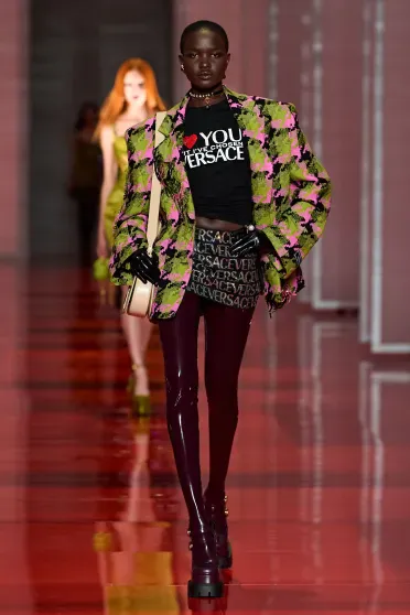 Versace Fall/Winter 2022-2023, Pr&ecirc;t-&agrave;-Porter | Ready-to-Wear