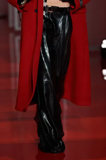 Versace Fall/Winter 2022-2023, Pr&ecirc;t-&agrave;-Porter | Ready-to-Wear