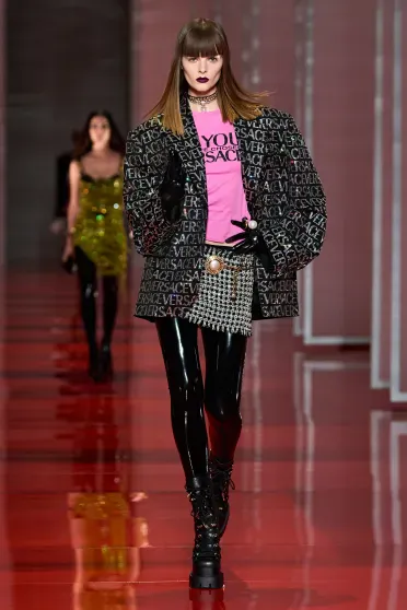 Versace Fall/Winter 2022-2023, Pr&ecirc;t-&agrave;-Porter | Ready-to-Wear