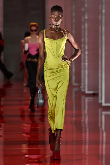 Versace Fall/Winter 2022-2023, Pr&ecirc;t-&agrave;-Porter | Ready-to-Wear
