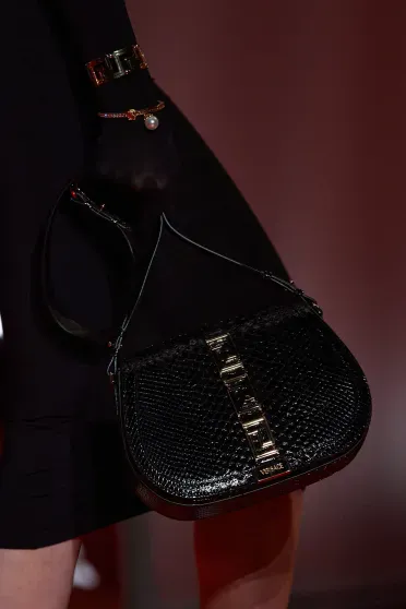 Versace Fall/Winter 2022-2023, Pr&ecirc;t-&agrave;-Porter | Ready-to-Wear
