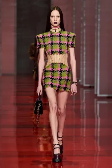 Versace Fall/Winter 2022-2023, Pr&ecirc;t-&agrave;-Porter | Ready-to-Wear
