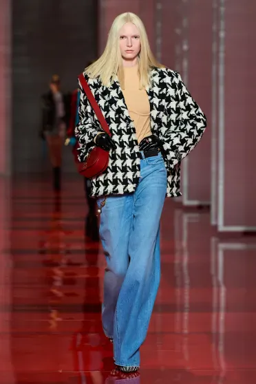 Versace Fall/Winter 2022-2023, Pr&ecirc;t-&agrave;-Porter | Ready-to-Wear