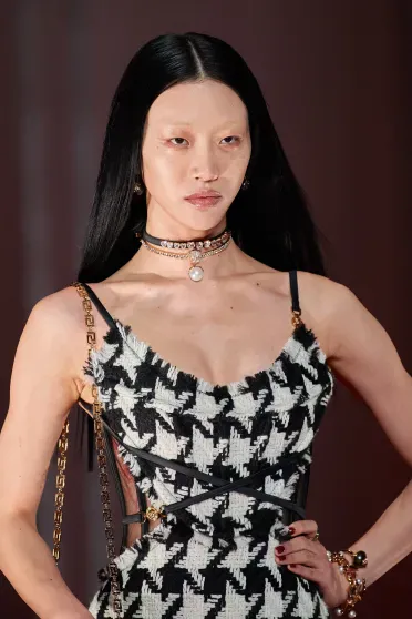 Versace Fall/Winter 2022-2023, Pr&ecirc;t-&agrave;-Porter | Ready-to-Wear