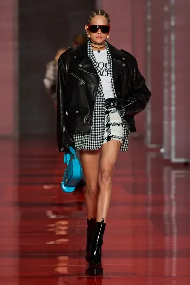 Versace Fall/Winter 2022-2023, Pr&ecirc;t-&agrave;-Porter | Ready-to-Wear