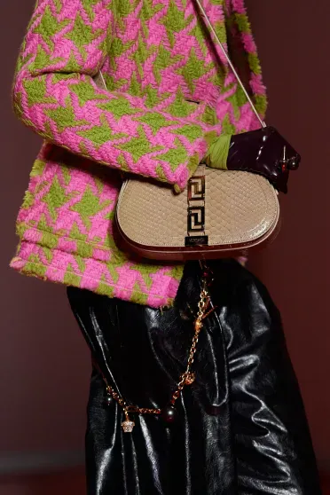Versace Fall/Winter 2022-2023, Pr&ecirc;t-&agrave;-Porter | Ready-to-Wear