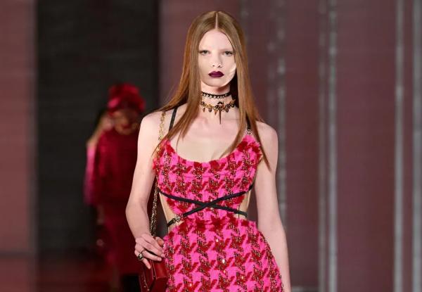 Versace Fall/Winter 2022-2023, Pr&ecirc;t-&agrave;-Porter | Ready-to-Wear