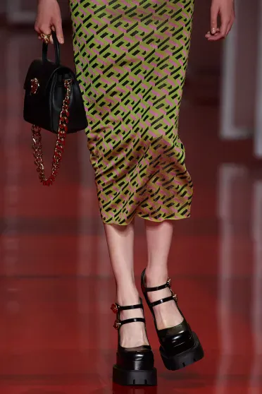 Versace Fall/Winter 2022-2023, Pr&ecirc;t-&agrave;-Porter | Ready-to-Wear