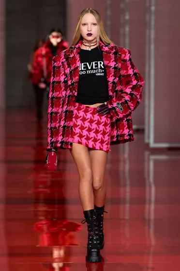 Versace Fall/Winter 2022-2023, Pr&ecirc;t-&agrave;-Porter | Ready-to-Wear