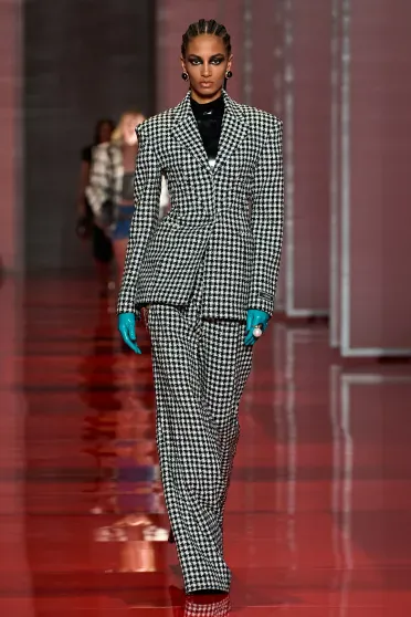 Versace Fall/Winter 2022-2023, Pr&ecirc;t-&agrave;-Porter | Ready-to-Wear