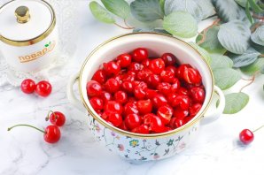 Вишня в сиропе