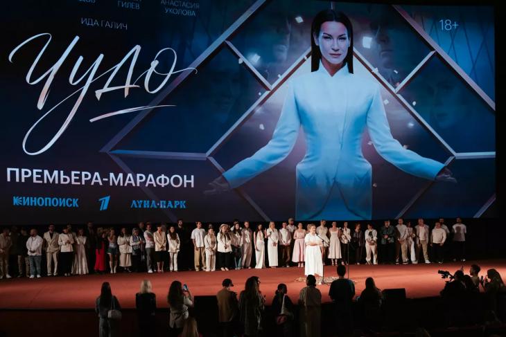 Максим Матвеев, Анастасия Уколова, Дарья Мороз, Ида Галич с семьёй: светская премьера сериала «Чудо» Максим Матвеев, Анастасия Уколова, Дарья Мороз, Ида Галич с семьёй: светская премьера сериала «Чудо»