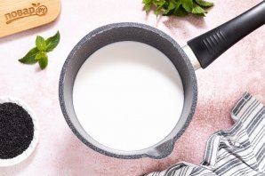 Панна котта с черным кунжутом