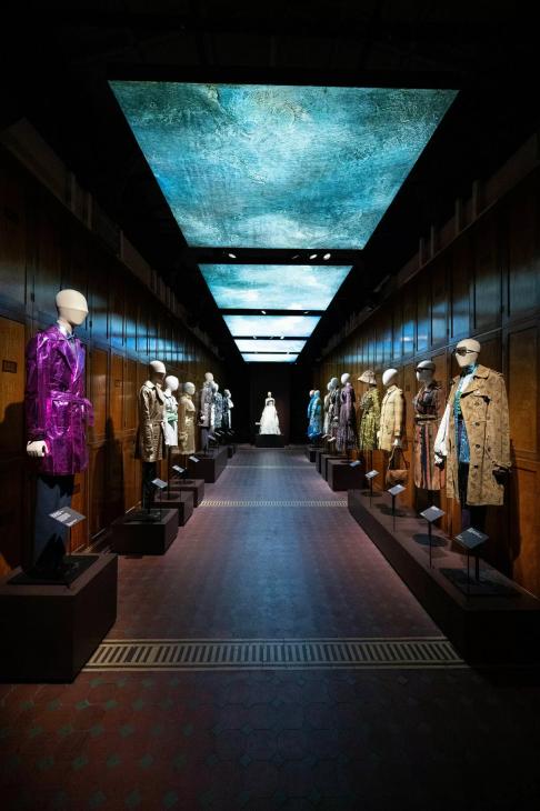 Выставка Burberry в музее V&A: история культового тренча