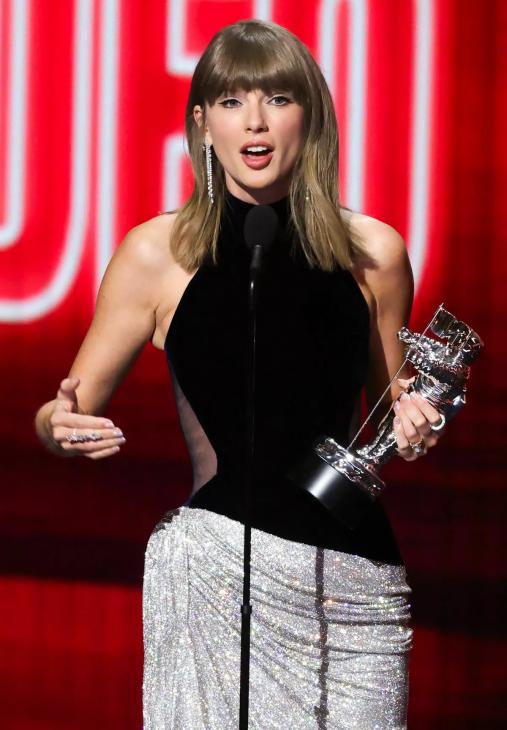 Гламурная революция MTV VMAs 2026: Тейлор Свифт, Пэрис Хилтон и Дакота Джонсон на премии в Лос-Анджелесе Гламурная революция MTV VMAs 2026: Тейлор Свифт, Пэрис Хилтон и Дакота Джонсон на премии в Лос-Анджелесе