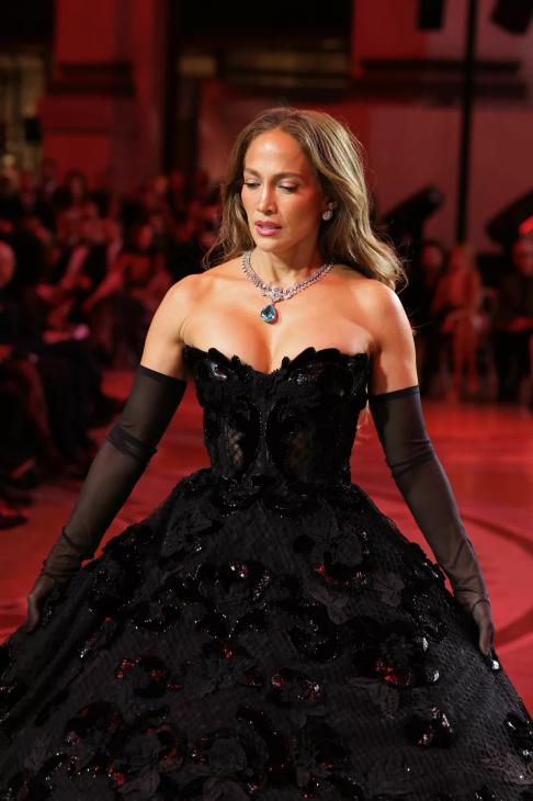 Дженнифер Лопес, Донаталла Версаче, Дакота Джонсон: гости шоу Vogue World: Milano Дженнифер Лопес, Донаталла Версаче, Дакота Джонсон: гости шоу Vogue World: Milano