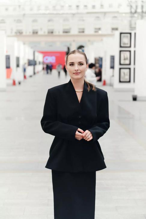 Знакомые образы, новые смыслы: почему стоит посетить ярмарку «Арт Россия» Знакомые образы, новые смыслы: почему стоит посетить ярмарку «Арт Россия»