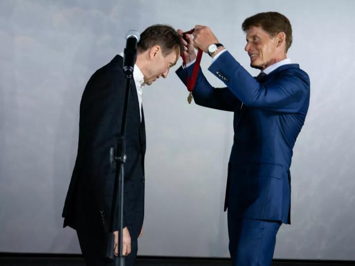 Евгений Миронов представил во Владивостоке сериал &laquo;Арсеньев&raquo;