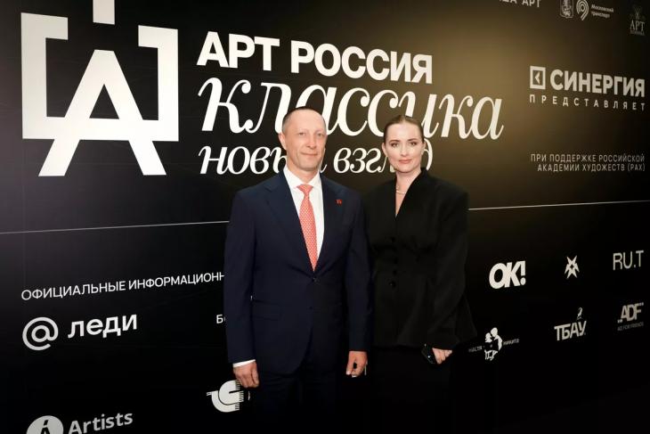 Знакомые образы, новые смыслы: почему стоит посетить ярмарку «Арт Россия» Знакомые образы, новые смыслы: почему стоит посетить ярмарку «Арт Россия»