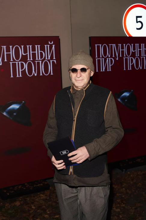 Мария Миногарова, Маша Цигаль, Марк Тишман и другие — на спектакле в подземном паркинге Мария Миногарова, Маша Цигаль, Марк Тишман и другие — на спектакле в подземном паркинге