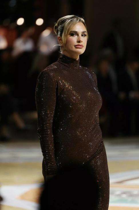 Дженнифер Лопес, Донаталла Версаче, Дакота Джонсон: гости шоу Vogue World: Milano Дженнифер Лопес, Донаталла Версаче, Дакота Джонсон: гости шоу Vogue World: Milano