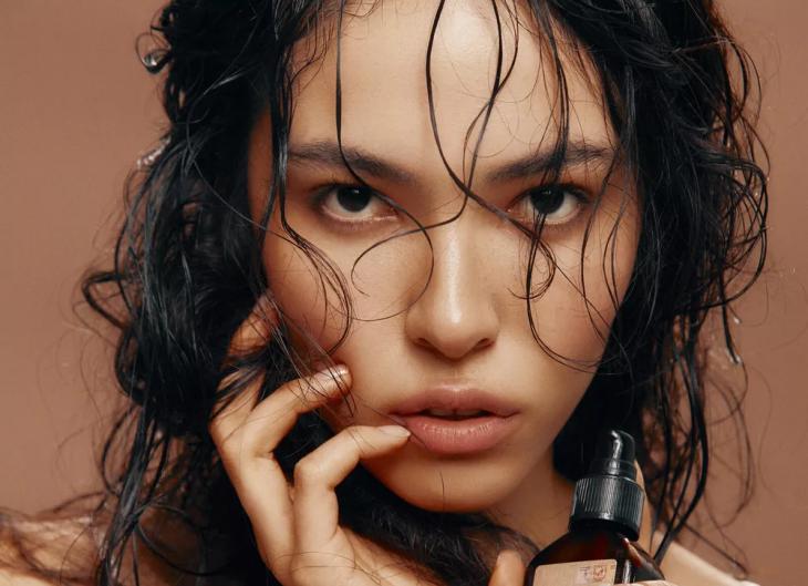 От крема с жидким золотом до парфюма в честь поэзии Руми: дайджест beauty-новостей От крема с жидким золотом до парфюма в честь поэзии Руми: дайджест beauty-новостей