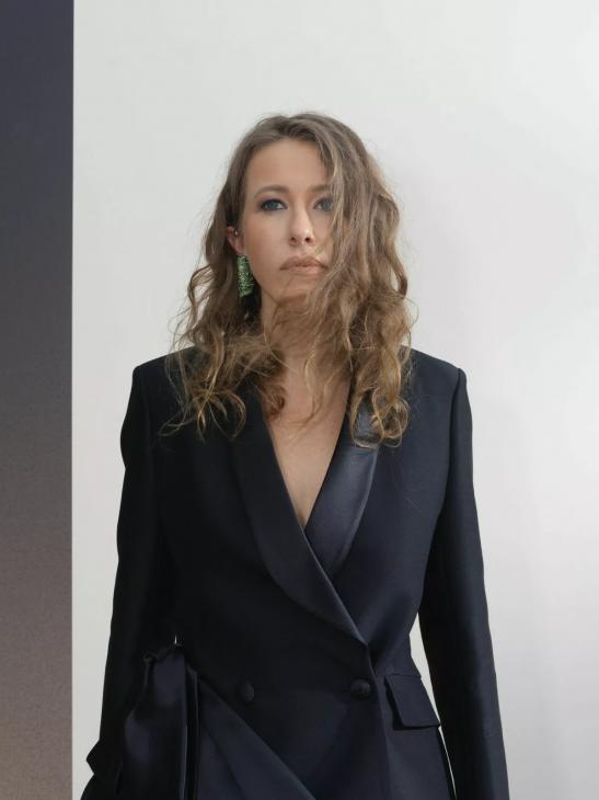 «Простой, да не простой»: Ксения Собчак в total-black на ужине Dior в Париже «Простой, да не простой»: Ксения Собчак в total-black на ужине Dior в Париже