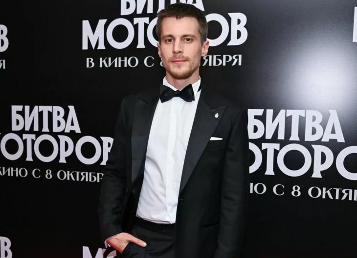 &laquo;О них лучше не говорить в интервью&raquo;: Иван Янковский о тайнах первой машины, Юре Борисове и семейном счастье