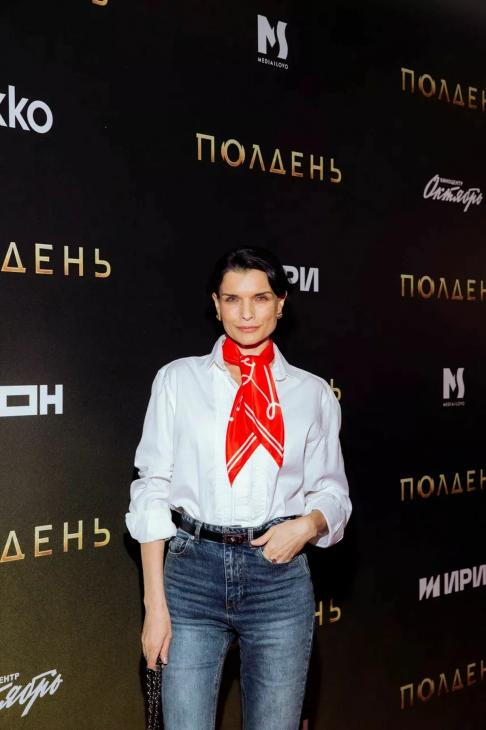 Юрий Колокольников, Юлия Снигирь, Максим Матвеев на светской премьере сериала «Полдень» Юрий Колокольников, Юлия Снигирь, Максим Матвеев на светской премьере сериала «Полдень»