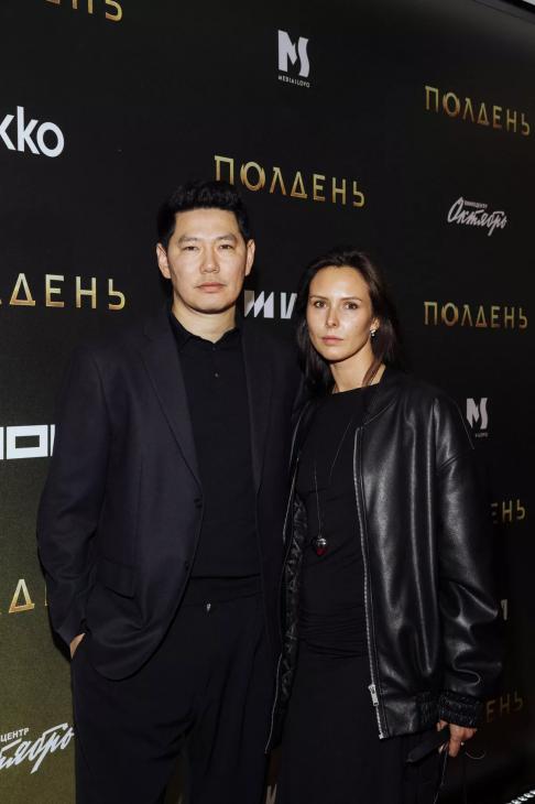 Юрий Колокольников, Юлия Снигирь, Максим Матвеев на светской премьере сериала «Полдень» Юрий Колокольников, Юлия Снигирь, Максим Матвеев на светской премьере сериала «Полдень»