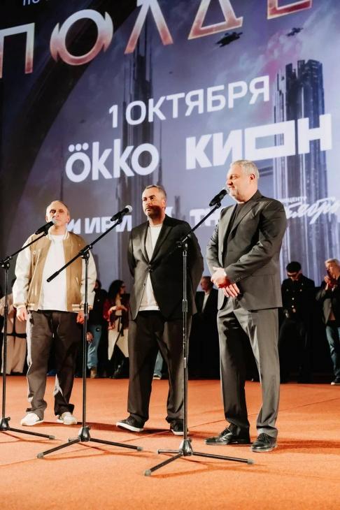 Юрий Колокольников, Юлия Снигирь, Максим Матвеев на светской премьере сериала «Полдень» Юрий Колокольников, Юлия Снигирь, Максим Матвеев на светской премьере сериала «Полдень»