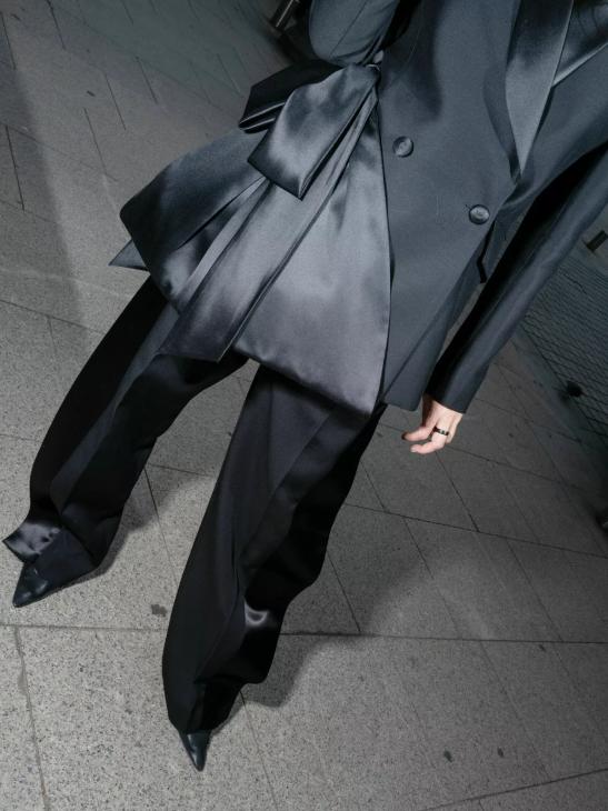 «Простой, да не простой»: Ксения Собчак в total-black на ужине Dior в Париже «Простой, да не простой»: Ксения Собчак в total-black на ужине Dior в Париже