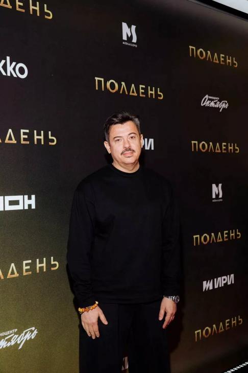 Юрий Колокольников, Юлия Снигирь, Максим Матвеев на светской премьере сериала «Полдень» Юрий Колокольников, Юлия Снигирь, Максим Матвеев на светской премьере сериала «Полдень»