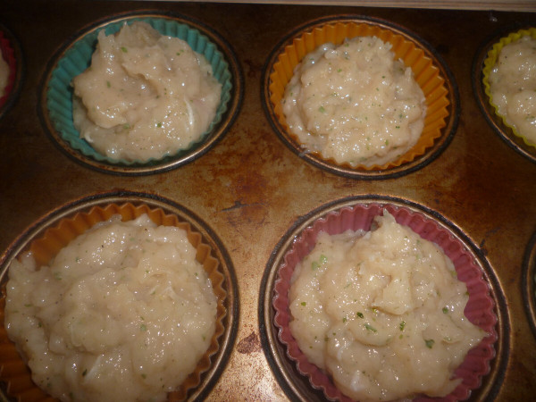 &laquo;Кексы&raquo; из куриной грудки вместо надоевших котлет. Вкусно, полезно и не навредит фигуре. И домашним понравится.