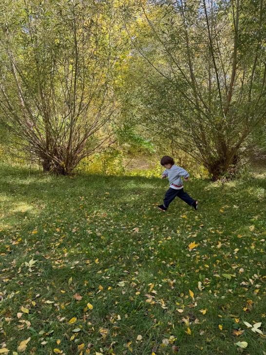 Однажды осенью: Линдси Лохан поделилась свежими снимками 3-летнего сына
