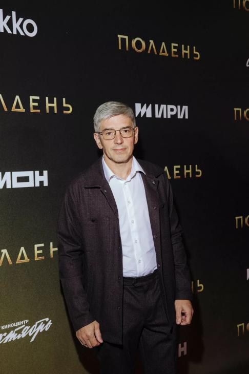 Юрий Колокольников, Юлия Снигирь, Максим Матвеев на светской премьере сериала «Полдень» Юрий Колокольников, Юлия Снигирь, Максим Матвеев на светской премьере сериала «Полдень»