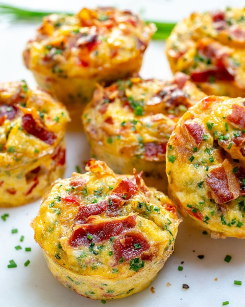 &laquo;Кексы&raquo; из куриной грудки вместо надоевших котлет. Вкусно, полезно и не навредит фигуре. И домашним понравится.