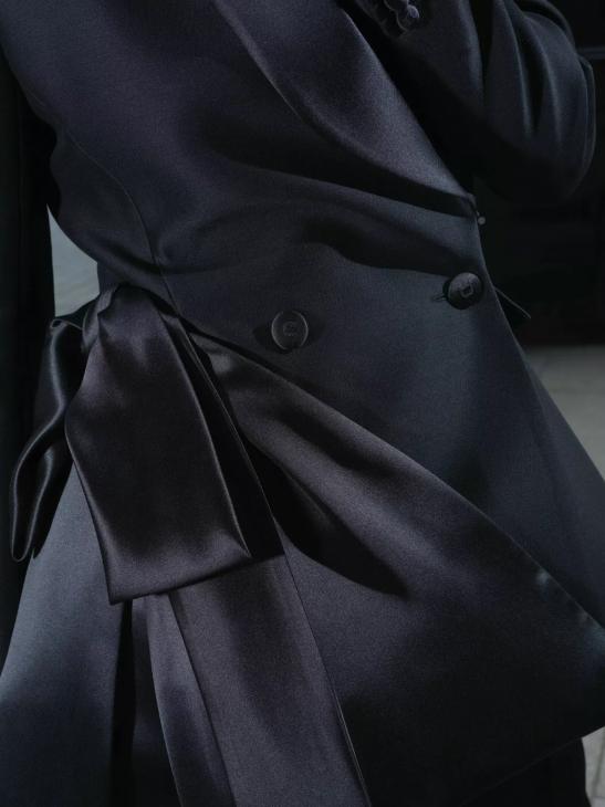 «Простой, да не простой»: Ксения Собчак в total-black на ужине Dior в Париже «Простой, да не простой»: Ксения Собчак в total-black на ужине Dior в Париже