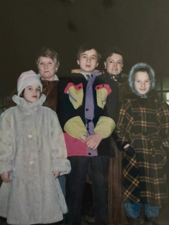 «Моё классное детство»: Ксения Бородина поделилась редкими архивными кадрами из 90-х «Моё классное детство»: Ксения Бородина поделилась редкими архивными кадрами из 90-х