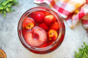 Компот из ранеток и слив